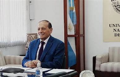 Claros: “Quien no quiera vacunarse deberá tener un test negativo”