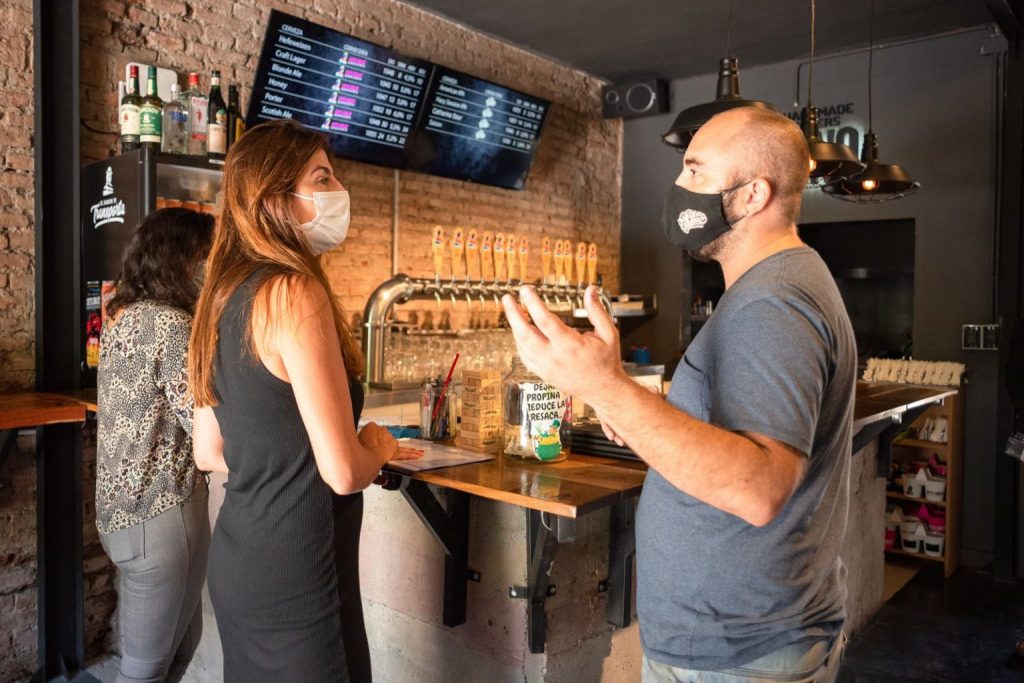 La ciudad impulsa la producción artesanal de cerveza y gin