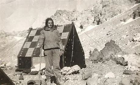 La mujer que fabricó su propia ropa para escalar montañas y fue la primera argentina en hacer cumbre en el Aconcagua