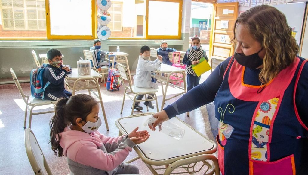 Hay polémica por el uso del barbijo en las aulas salteñas