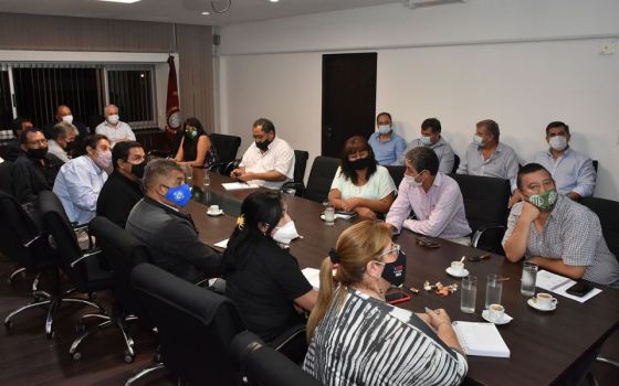 La Provincia ofreció el 40% de incremento salarial a gremios docentes.