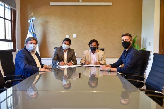 Se firmo un convenio para continuar la reactivación del tren de pasajeros entre General Güemes y Campo Quijano