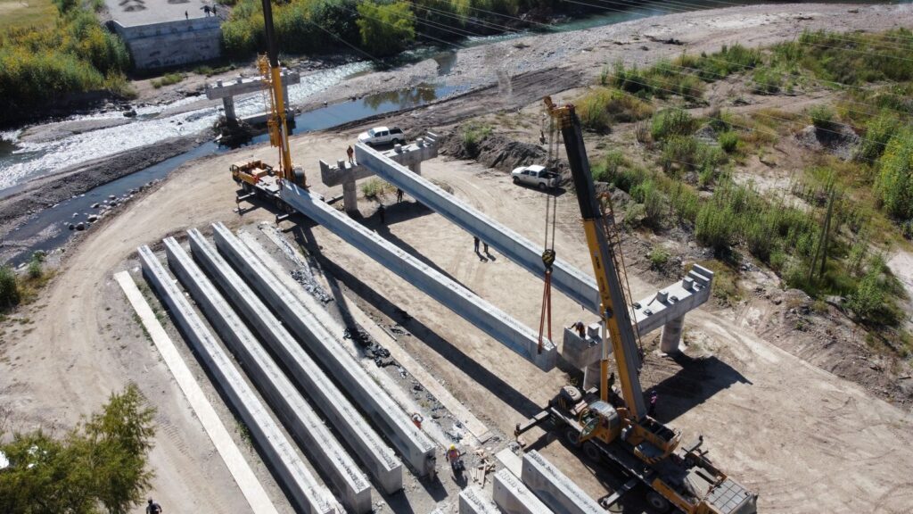 El municipio avanza con las obras del nuevo puente sobre el río Arenales