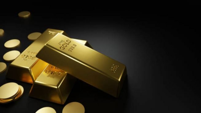 El oro toca un máximo de una semana por debilidad del dólar y dudas sobre la economía