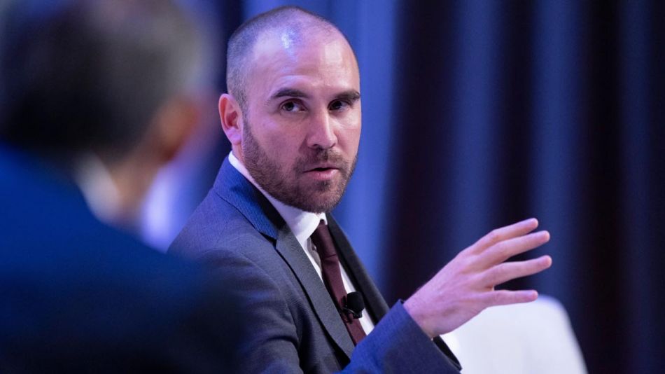 Guzmán tuvo que desmentir su renuncia en medio del ultimátum de Alberto