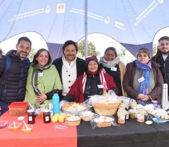 Sáenz acompañó a más de 150 pequeños emprendedores y productores el «1º Encuentro de Productos de Nuestra Tierra»