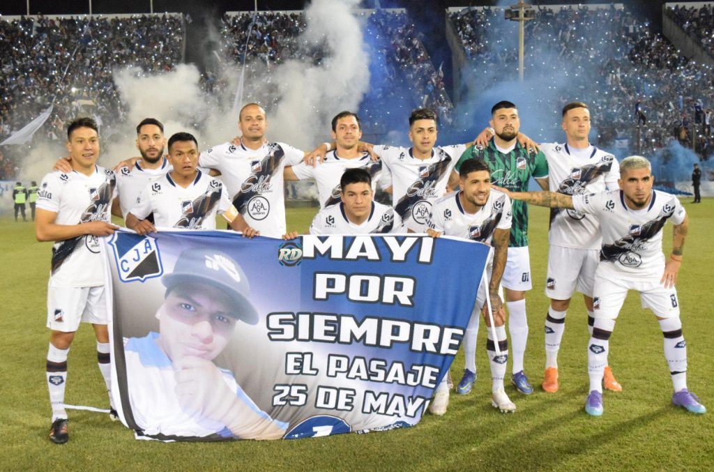 El «Santo» se quedó con el clásico y se acerca a zona de clasificación