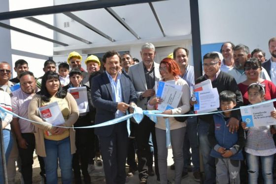 Sáenz en la entrega de 40 viviendas en Cafayate destacó que ya hay en Salta más de 3000 familias con casa propia