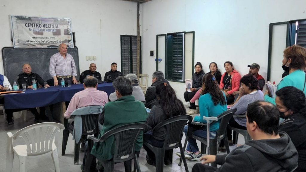 El ministro Cornejo se reunió con referentes de más de 30 barrios de zona oeste