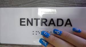 Se busca incorporar cartelería en Braille en las oficinas públicas