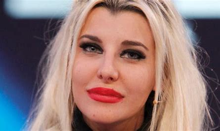 Charlotte Caniggia se separó: La encontraron en la cama con otro