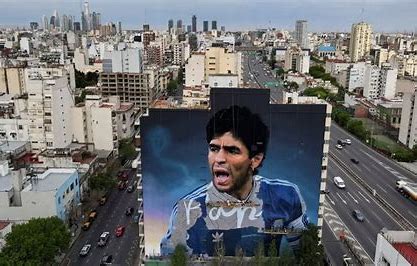 Inauguran el mural homenaje a Diego Maradona más grande del mundo