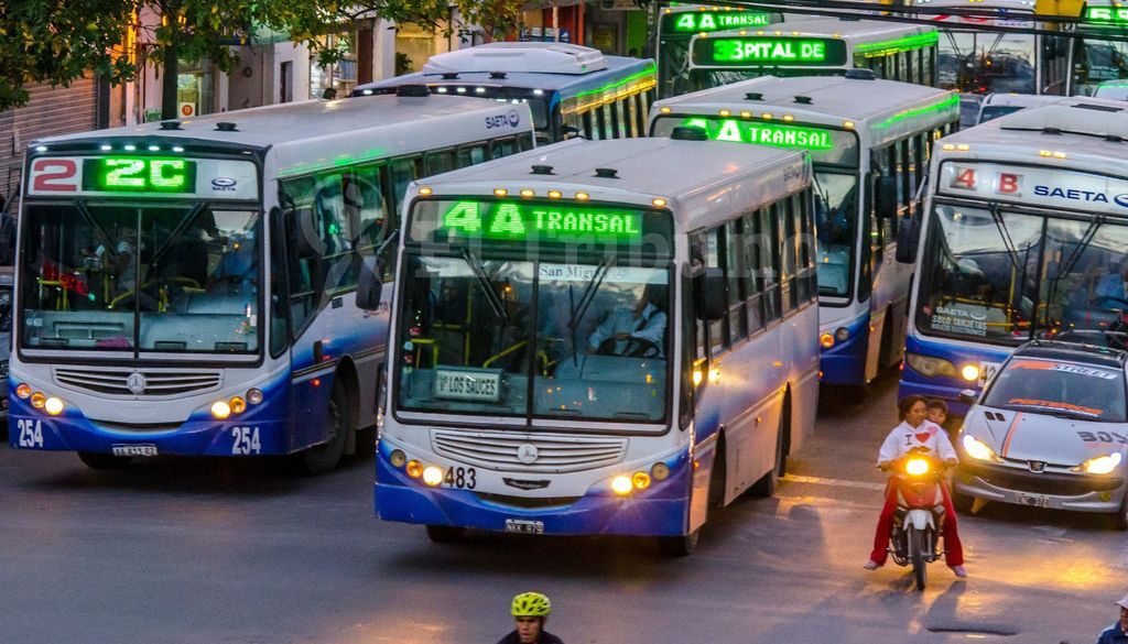«La enseñanza de ceder el asiento debe nacer en casa»