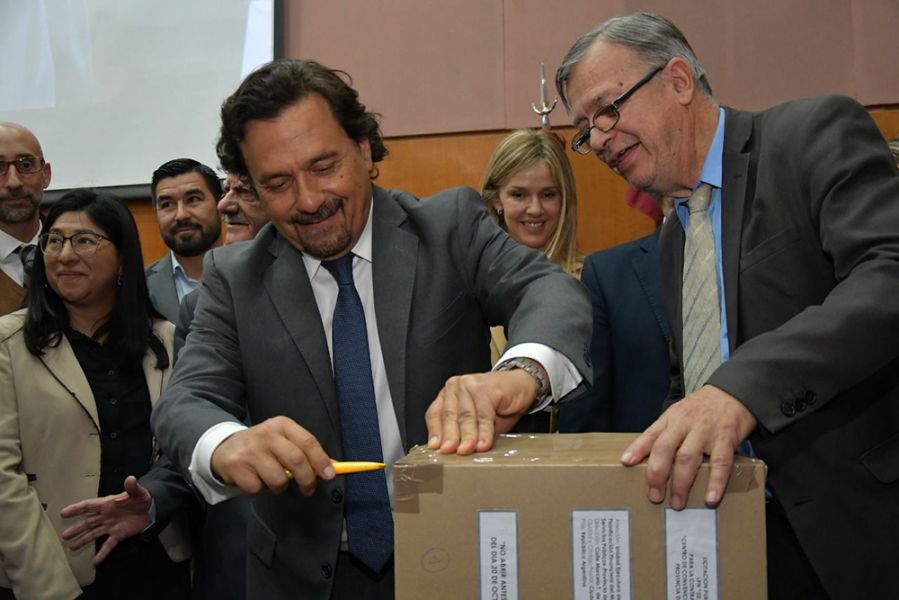 El Gobernador Sáenz encabezó la apertura de sobres para la licitación del Centro de Convenciones de Cafayate