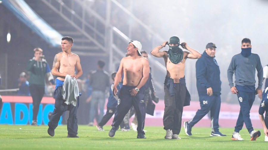 Graves incidentes en Gimnasia-Boca: un hombre murió de un infarto