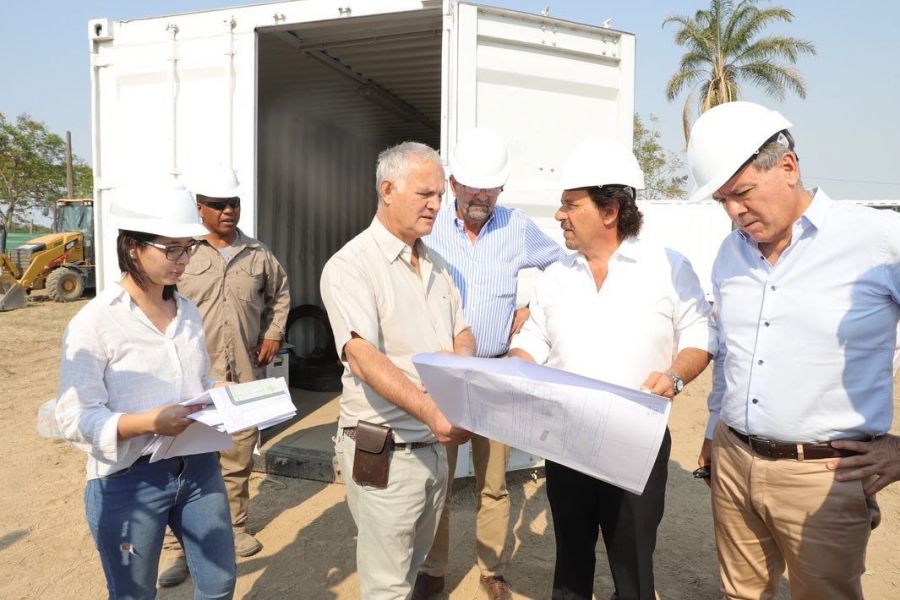 En Orán, el gobernador Sáenz entregó maquinaria vial y recorrió obras