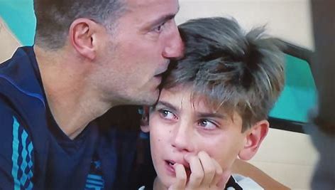 Scaloni y el momento más emotivo junto a su hijo, quien rompió llanto tras el triunfo de Argentina en Qatar