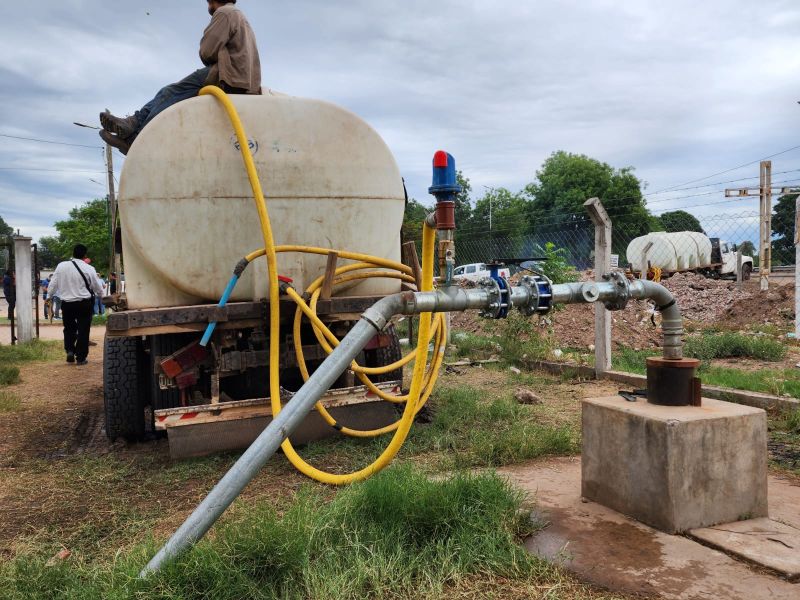 Emergencia hídrica : incrementan la capacidad de reparto de agua en camiones