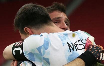 La inspiración de Messi, un «Dibu» Martínez héroe y una Selección que es un canto al coraje