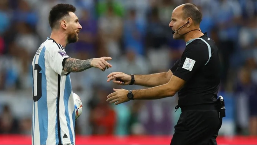 Durísima sanción de la FIFA para el árbitro que dirigió Argentina vs Países Bajos