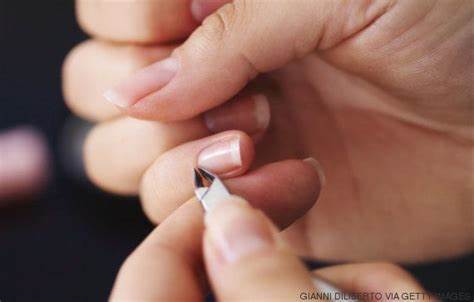 ¿Te cortas la cutícula de las uñas? Por qué deberías dejar de hacerlo