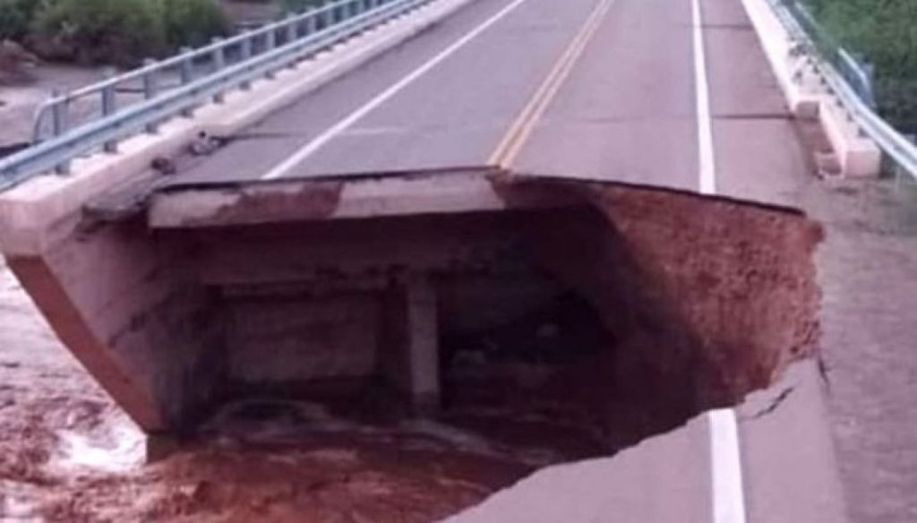 La fuerza del agua derrumbó el puente de RN 68 rumbo a Cafayate