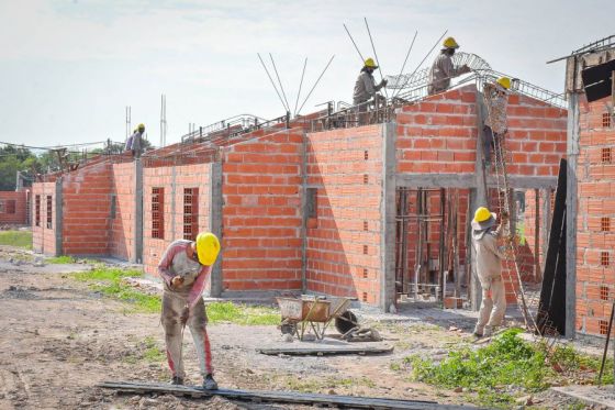 En barrio Lomas de Medeiros, el IPV construye 22 dúplex