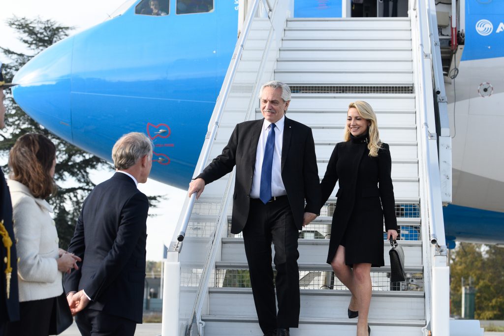 Alberto Fernández viaja a Santo Domingo antes de la reunión con Biden