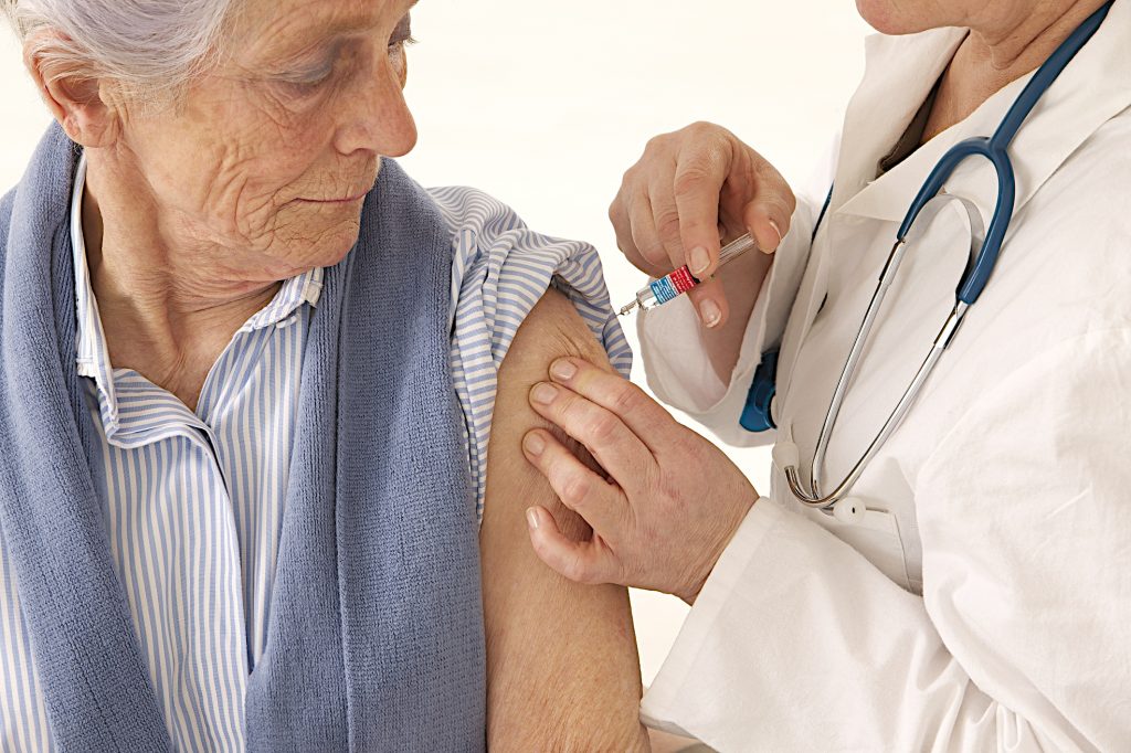 Comenzó la vacunación contra la gripe a adultos mayores en la provincia