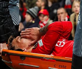 Lisandro Martínez sufrió una grave lesión y se perderá el resto de la temporada