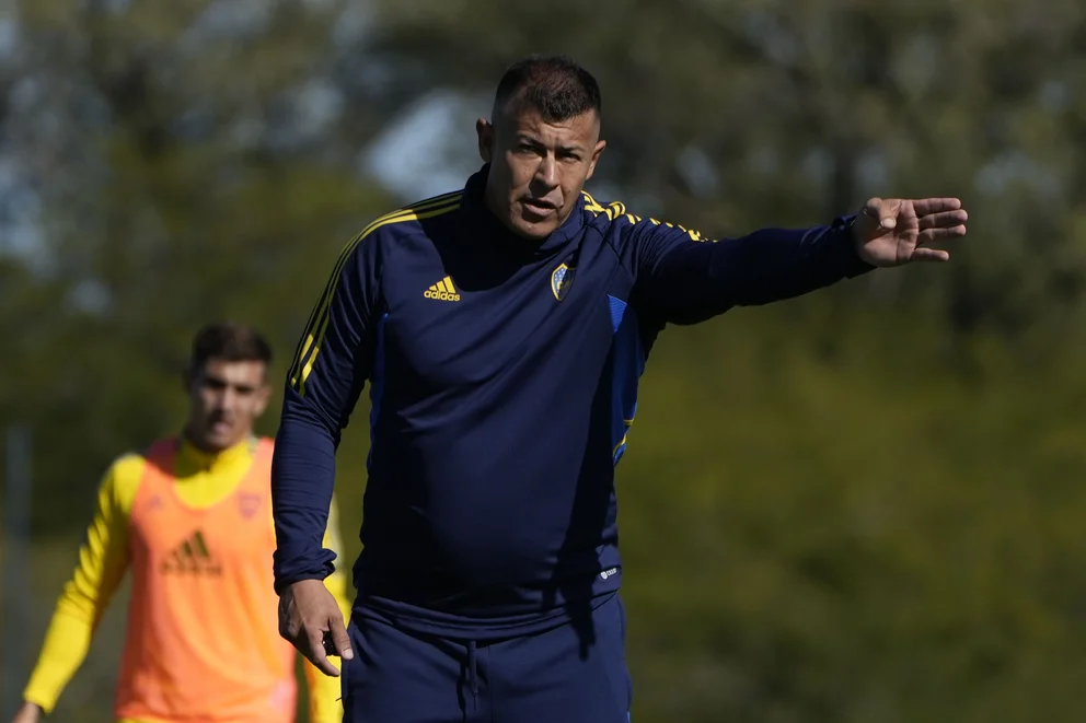 La decisión que tomó Jorge Almirón tras la derrota de Boca Juniors y las sorpresas entre los convocados para recibir a Estudiantes