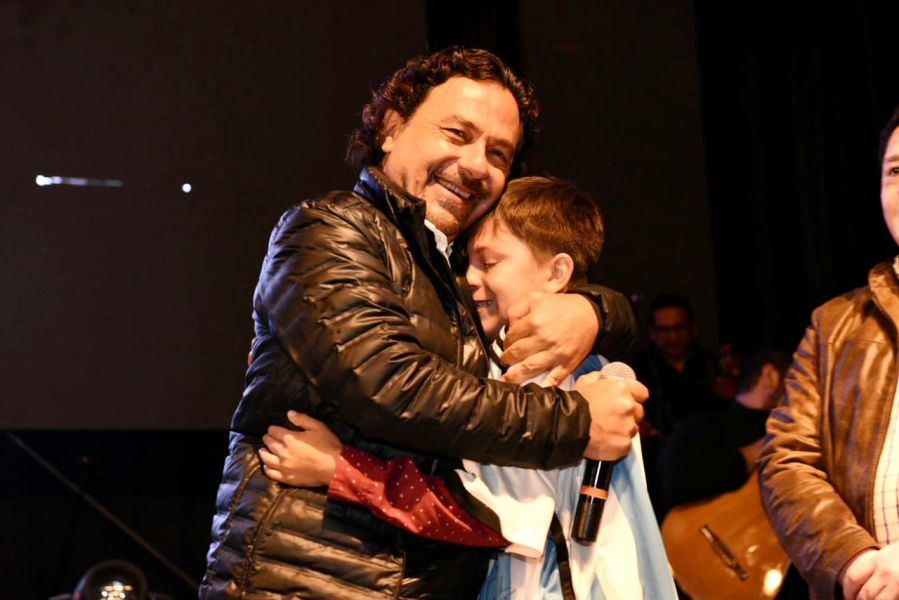 El gobernador Sáenz compartió con el pueblo de Pichanal el cierre del Festi San Jorge