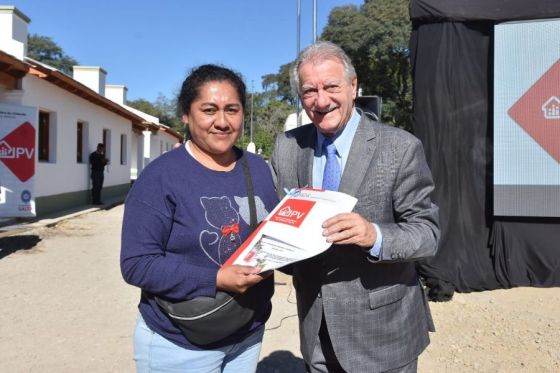 Se entregaron 14 viviendas en Vaqueros