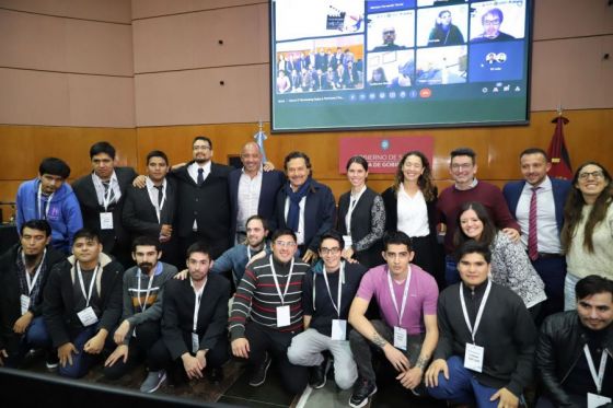 Jóvenes programadores de Salta se contactaron con empresas para forjar su futuro laboral.