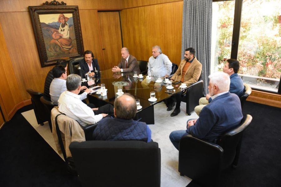 El Gobernador se reunió con representantes gremiales: la CGT realizará aportes a la ley que regula la protesta social en Salta.