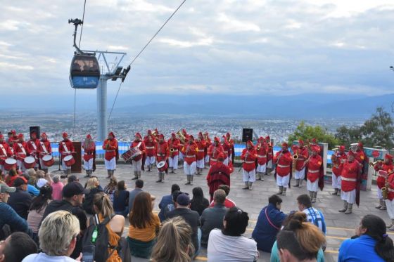 Teleférico San Bernardo rinde homenaje a Guemes