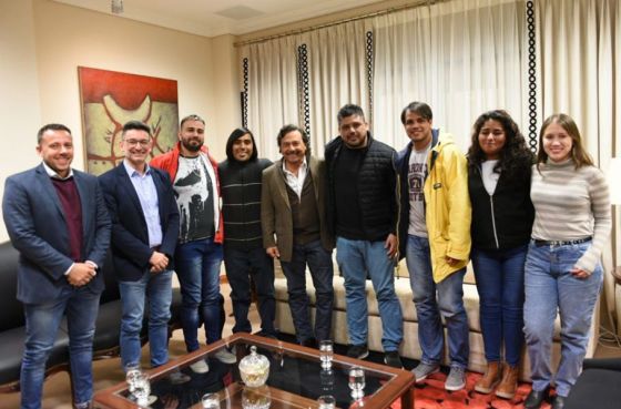 El gobernador Sáenz se reunió con estudiantes de Upateco