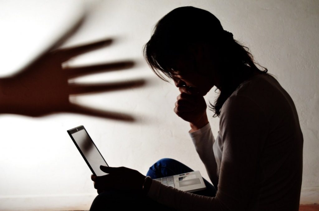 6 de cada 10 niños hablan con desconocidos en internet: alerta grooming