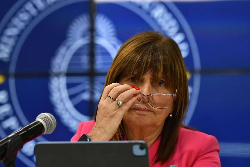 Bullrich pidió a los movimientos sociales que no generen una «situación de violencia»