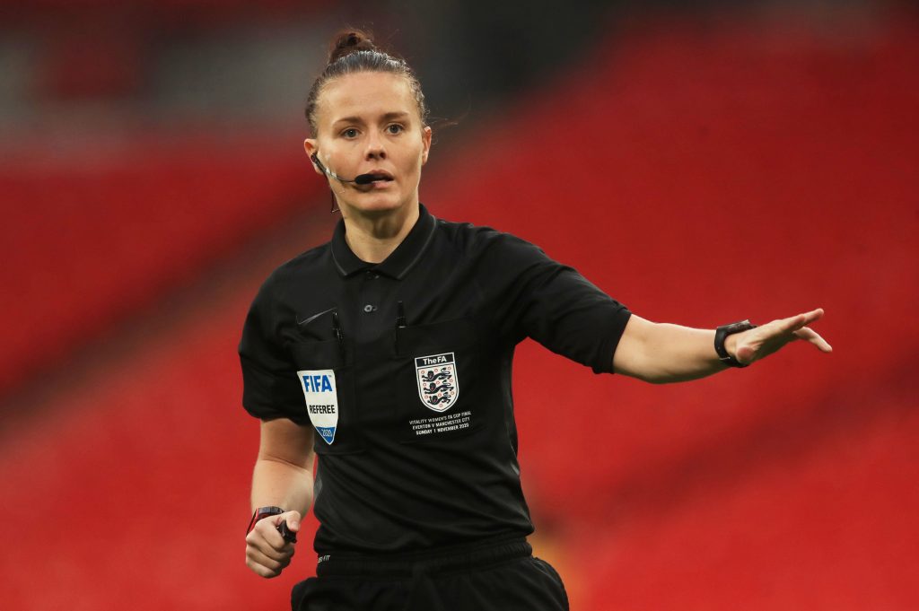 Suceso histórico en la Premier League: Rebecca Welch se convertirá en la primera mujer en arbitrar un partido