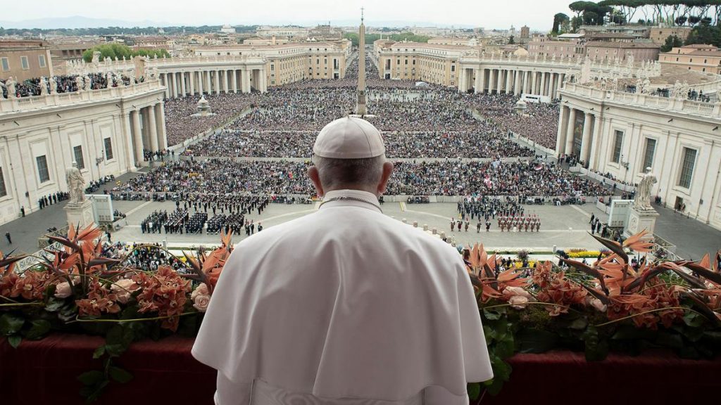 El Vaticano aclaró que las bendiciones a parejas gays no consagran «la vida que llevan»