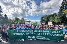En Salta marcharon más de 15 mil personas en defensa a la Educación Pública