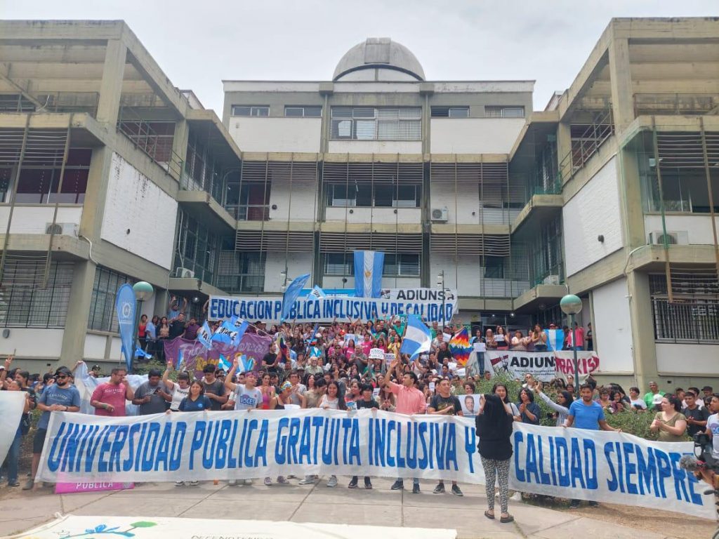 Estiman en 65% la caída del poder adquisitivo del salario docente de la UNSA