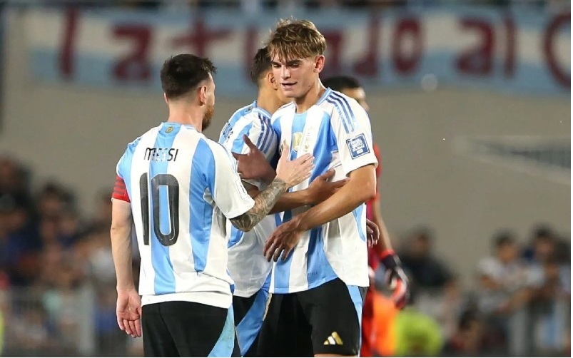 Quién es Nico Paz, el «europibe» que debutó en la Selección Argentina y deslumbró a Lionel Messi