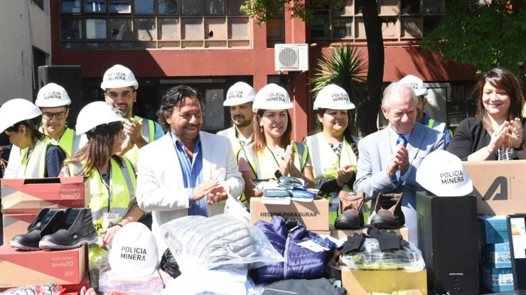 Con vehículos y equipamiento, el gobernador Sáenz asegura una minería responsable y transparente en Salta