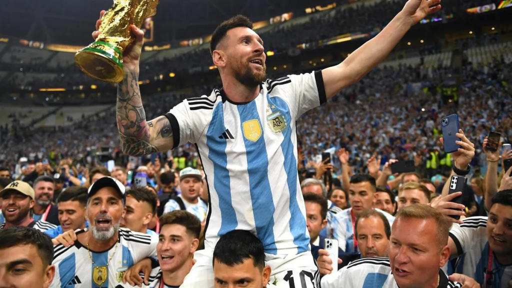 Los mejores 100 futbolistas del 2024: en qué puesto quedó Messi y quién es el mejor argentino