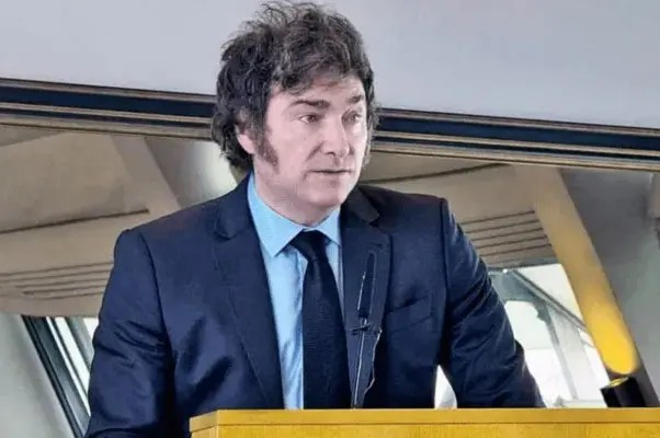 Milei confirmó su plan para dolarizar y cerrar el Banco Central, pero se concretará en dos años