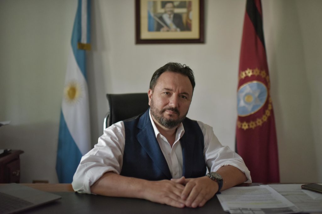 Para Castillo, el Gobernador está virando hacia el cambio y necesita “aliados”