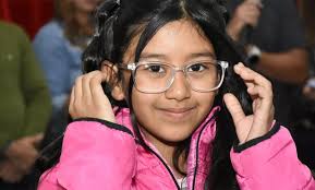 Más de 60 niños de la ciudad recibieron anteojos recetados