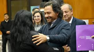 El goberndor Sáenz entregó herramienta a emprendedores Salteños